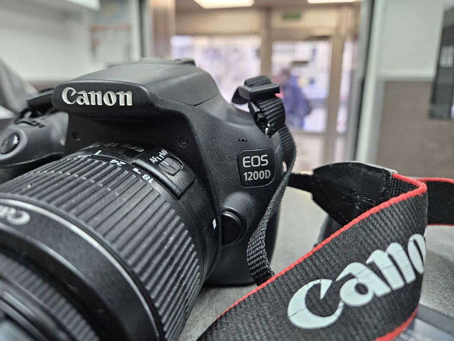 Canon EOS 1200D impecabil cu incarcator
