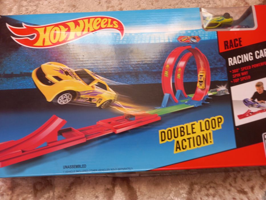 Продам набор:трек с машинами