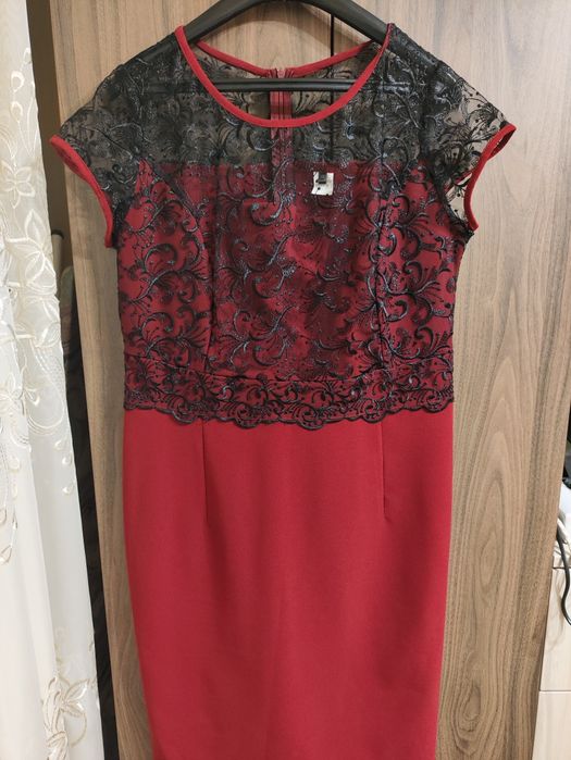 Официална рокля.