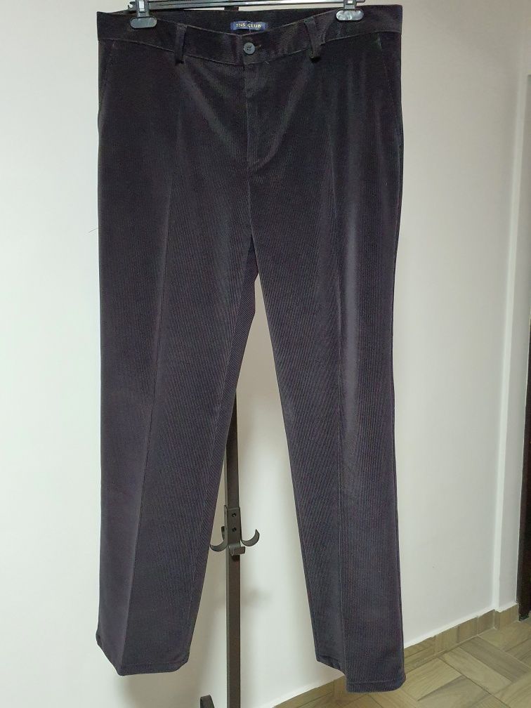 Pantaloni, material tip reiat,model care poate fi purtat la sacou