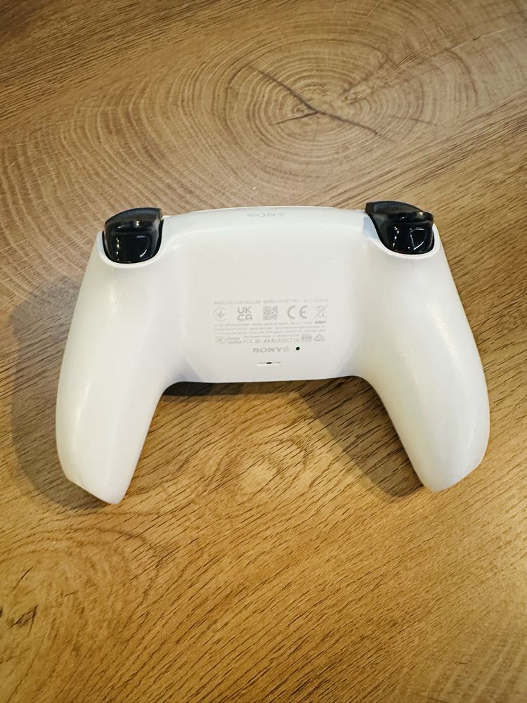 DualSense PS5 controller
