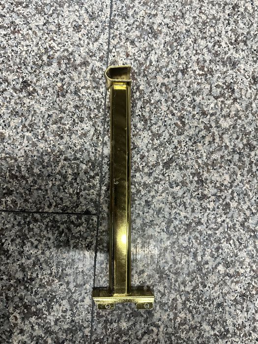 Veshalkalar sotiladi bu