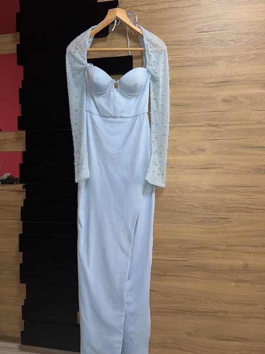 Елегантна дълга рокля в нежен светлосин цвят!