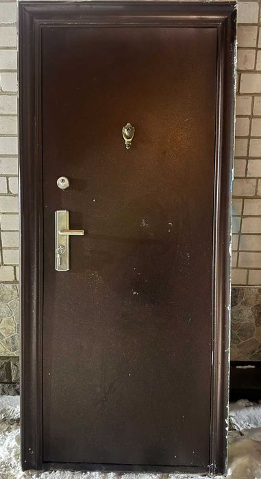 Дверь железный как НОВЫЙ есть ГЛАЗОК, ЗАМОК
