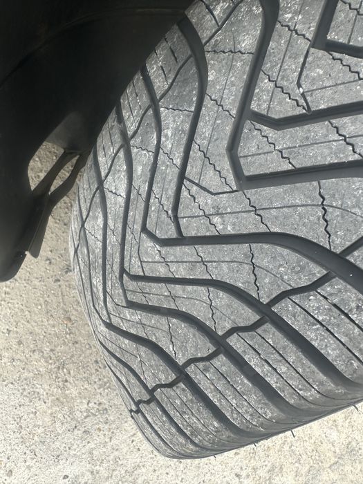 Anvelope all season Gripmax suregrip 235 40 r18