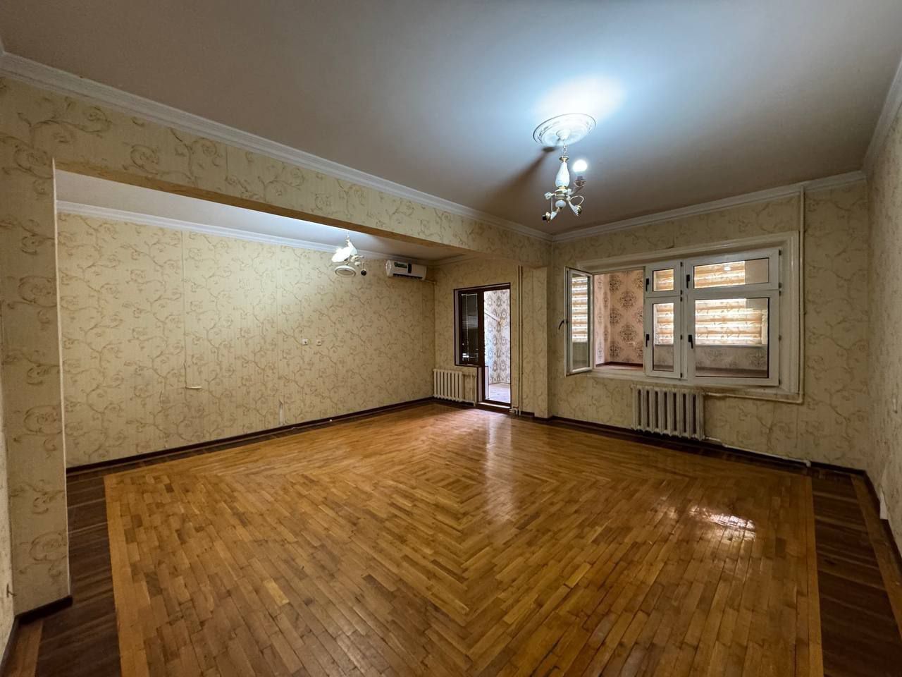 Продаётся 4-комнатная квартира шайхантахурский, массив