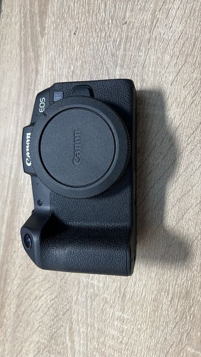 Aparat fotografiat mirorless Canon RP + adaptor RF-EF