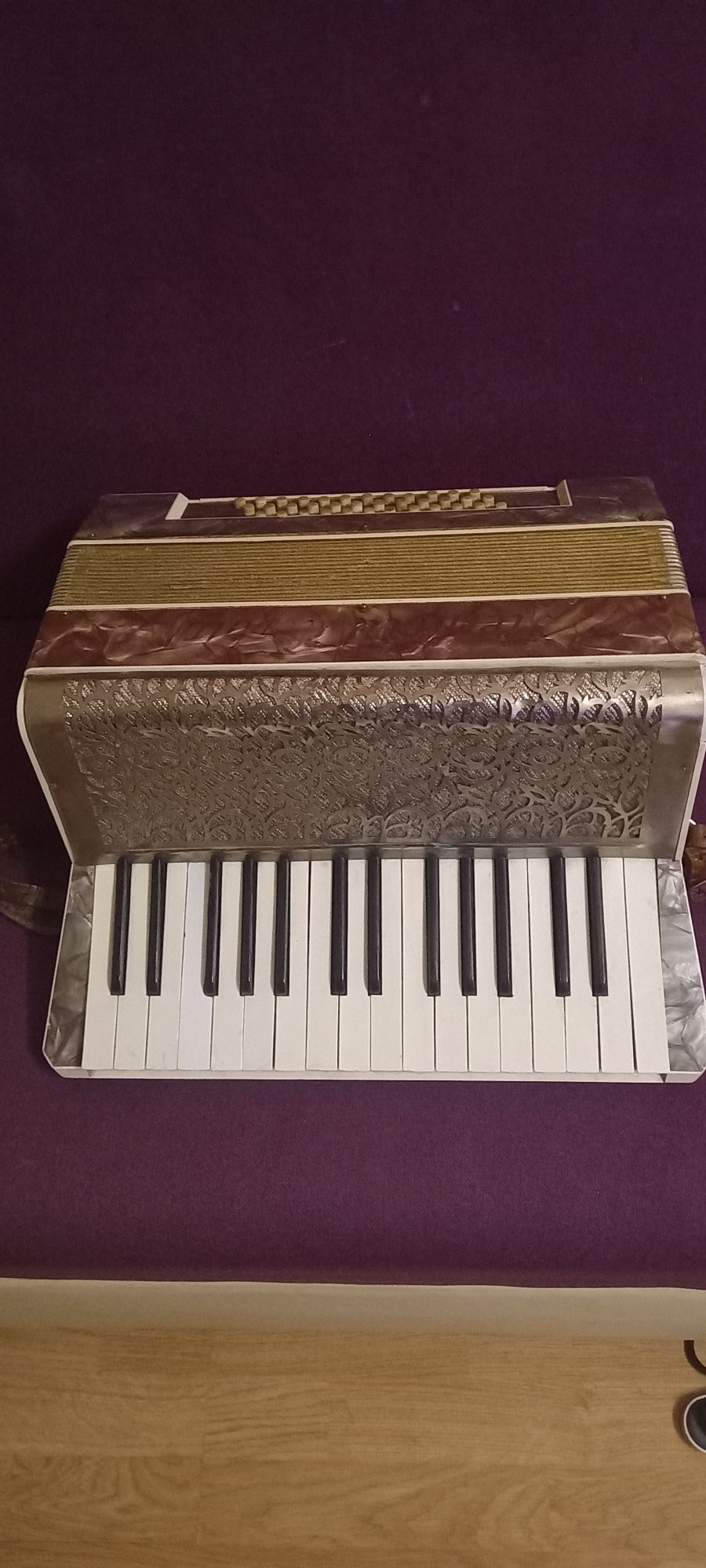 Vând acordeon Nemțesc 36 basi