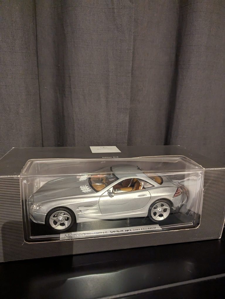 Macheta 1/18 Mercedes SLR Vision nu Burago Maisto