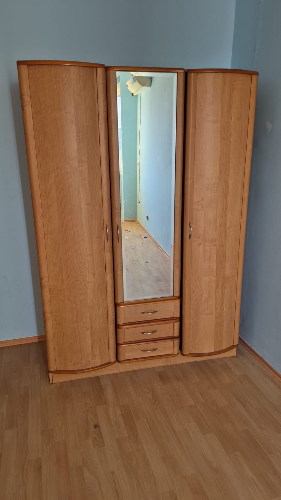 Шкафы и полки для дома