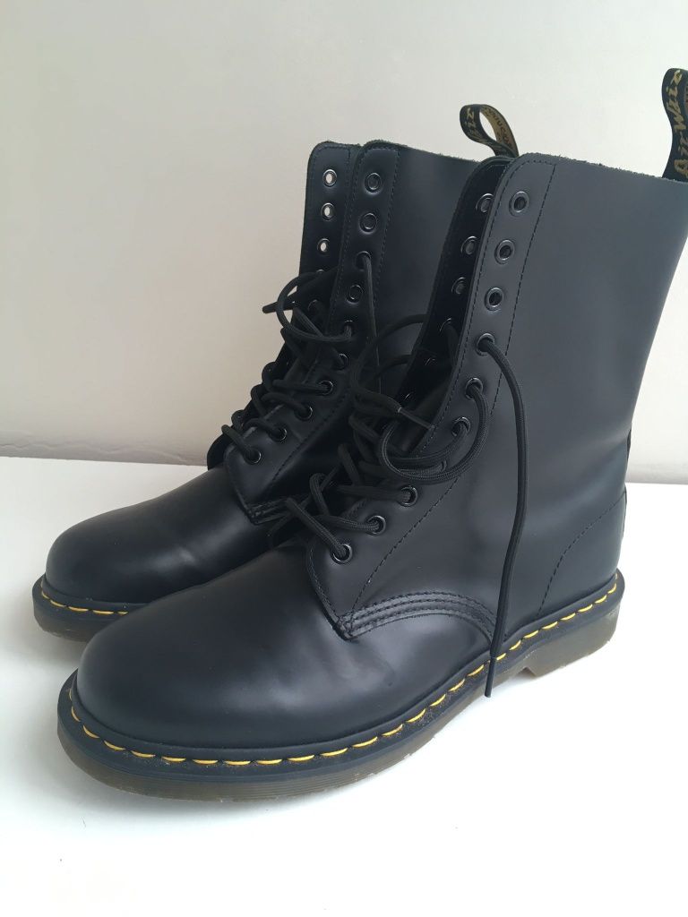 Bocanci Dr.Martens- Mărimea 45 !