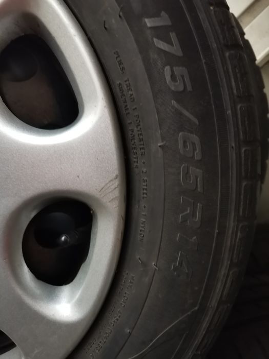 Vând cauciucuri 175/65 R14