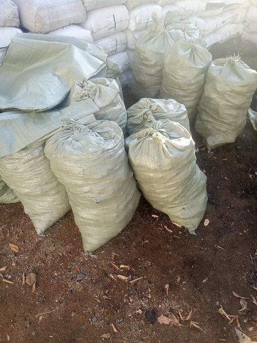 Уголь мешками ,и дрова