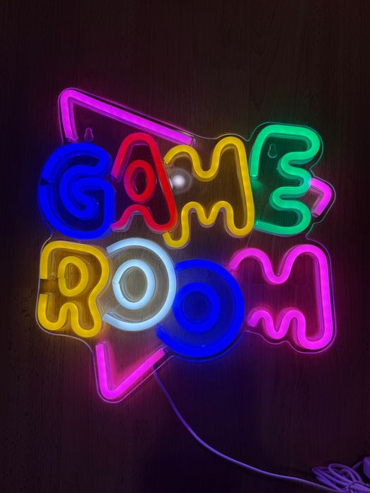 Продавам LED неонова табела GAME ROOM