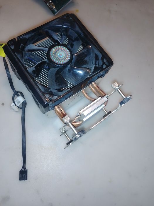 Cooler processor aer  / lichid ventilatoare