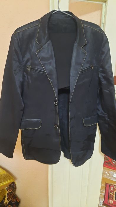 Еркаклар кийими сотилади