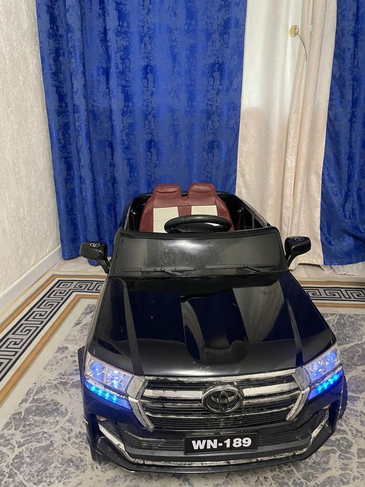 Продам детскую машину на пульте и самоуправлении