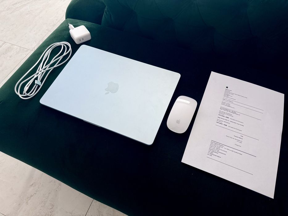 Macbook Air M4 (15”) 24GB Ram - SSD 512 GB (Sky blue)