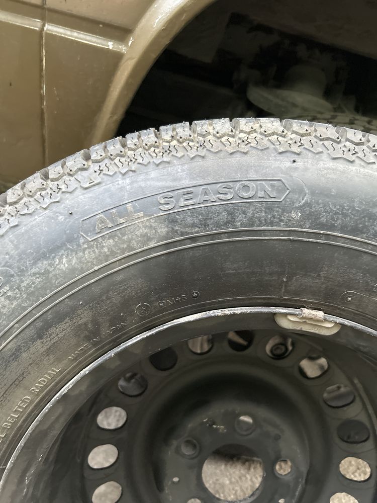 Шина всесезонная Bridgestone 215 на 15 диск