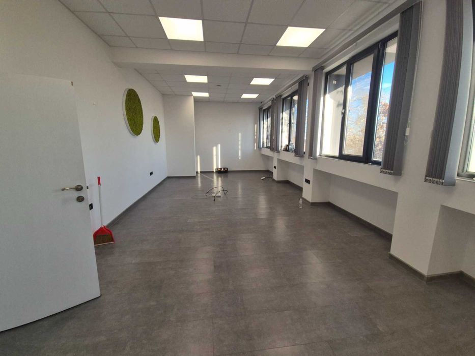 Дава се под наем Офис в Пловдив, Южен - 39 кв.м за 269.28 € - Снимка #2