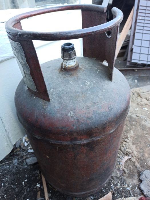 2 Газовых балона  27 литров, доставка по городу бесплатно.