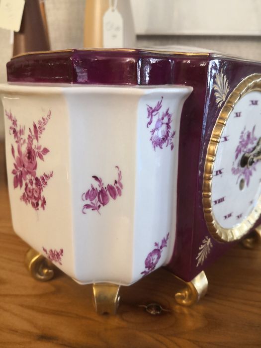 Каминен порцеланов часовник