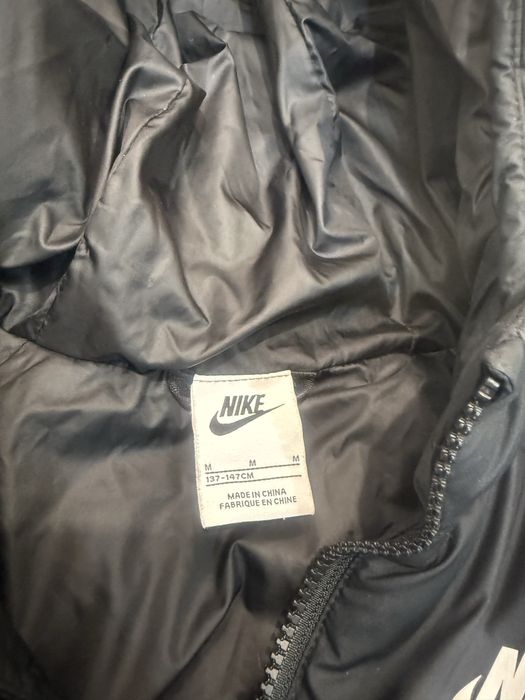 Vând geacă lungă,Nike,stare impecabilă