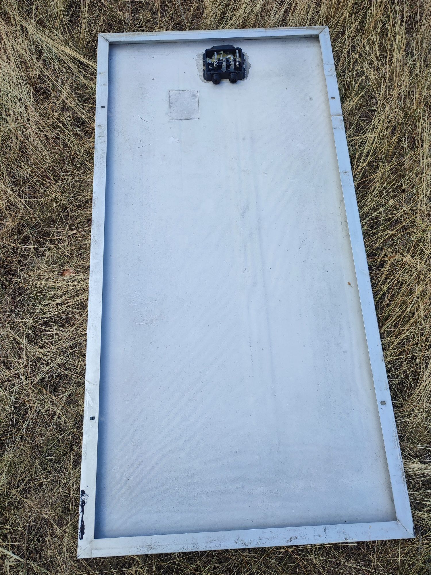 Продавам соларен панел 100w