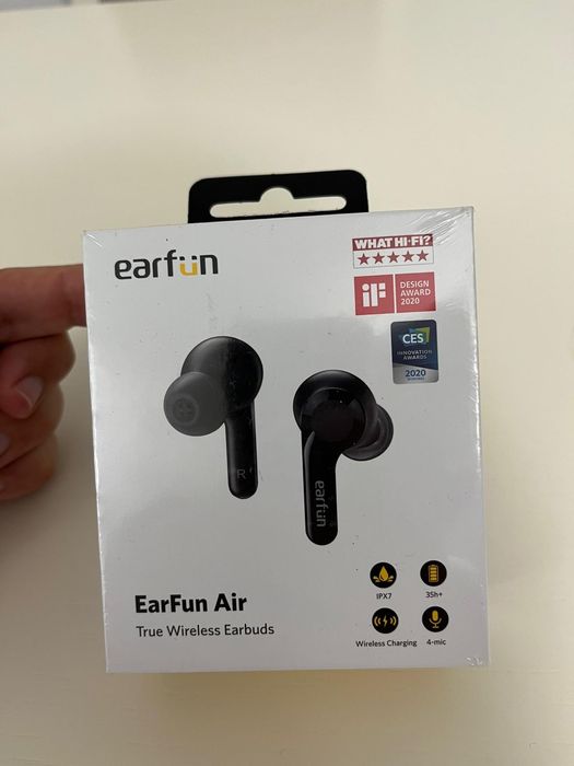 Casti earfun sigilate