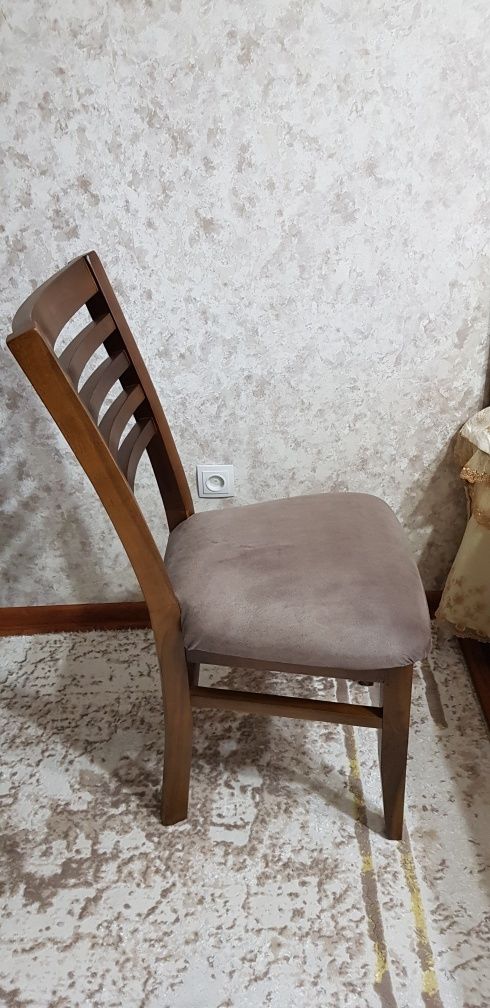 Продаются новые стулья для гостиной