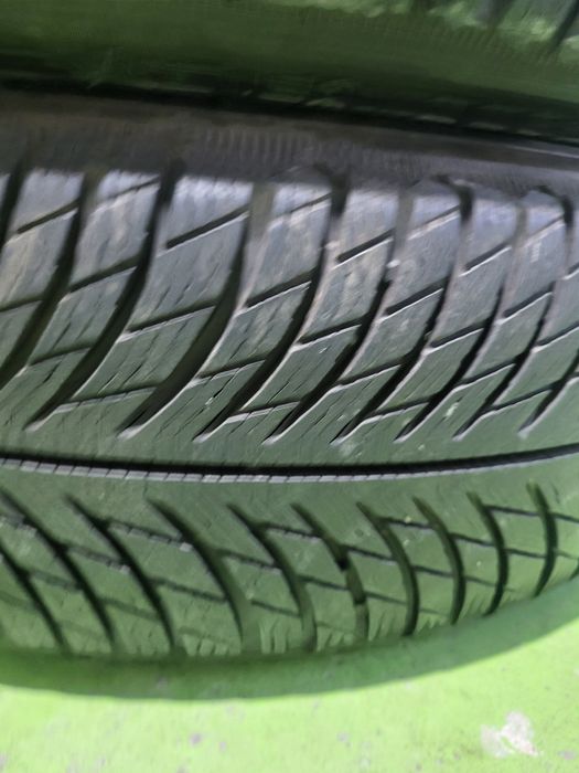 2 бр зимни 215/65/17 Michelin