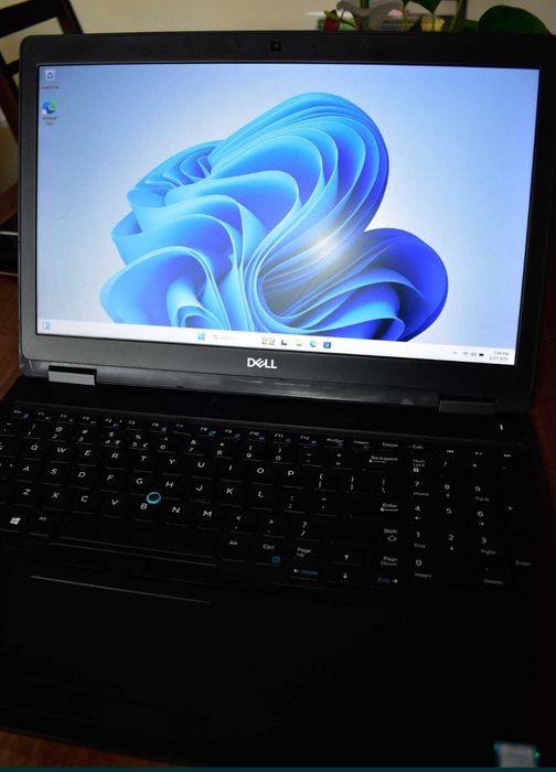 Laptop DELL Latitude 5590 + Windows 11 Pro