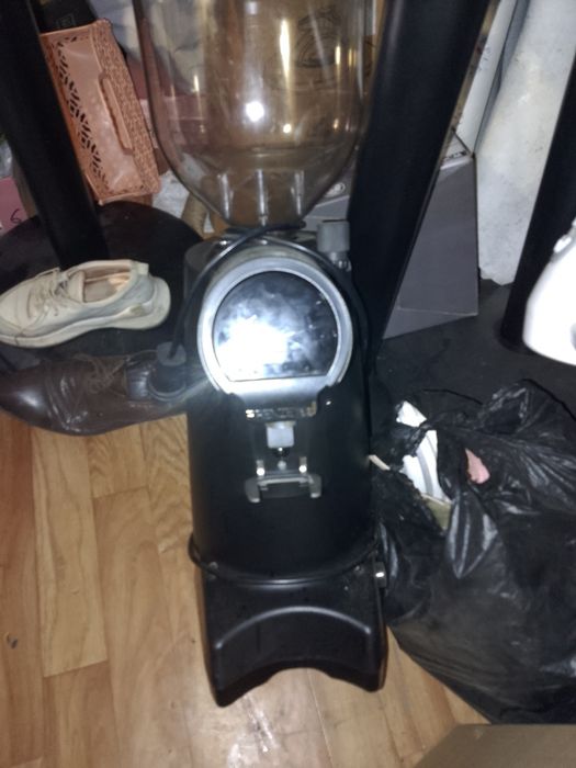 Продам кофемолку Eureka Firenze 75 черный