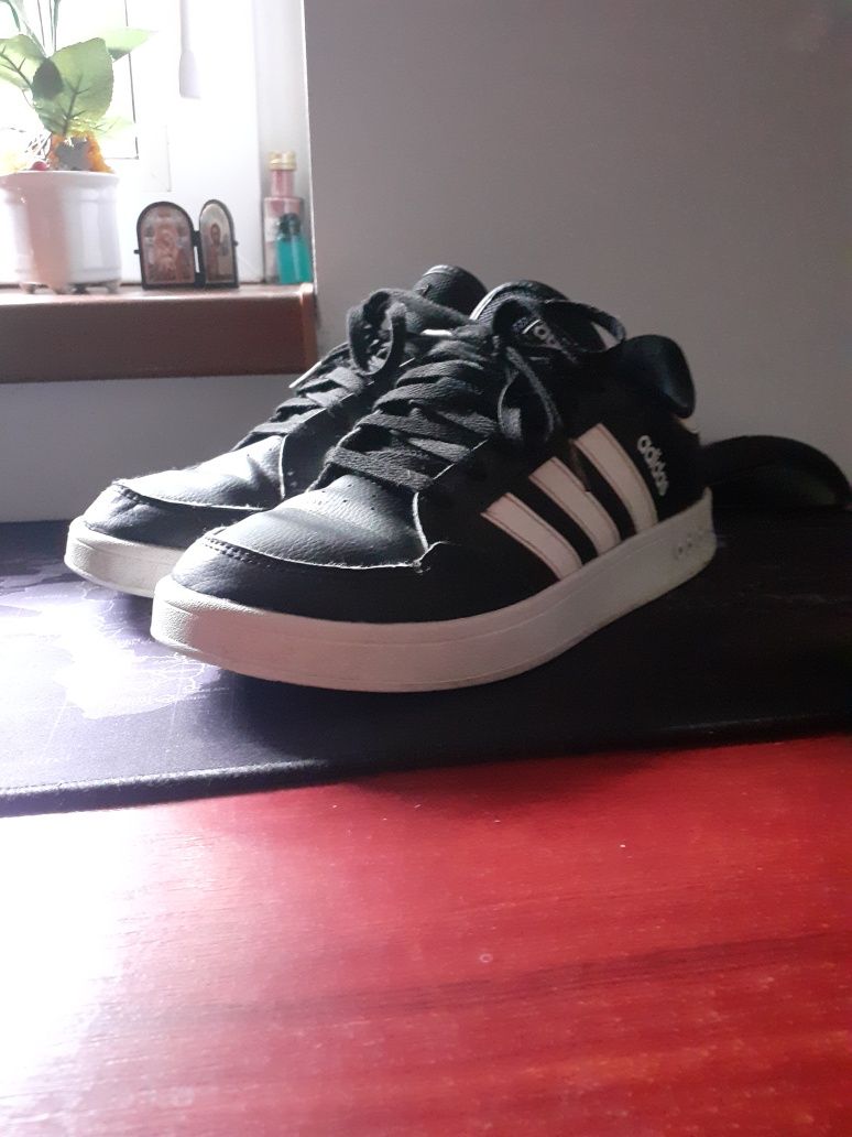 Papuci Adidas...