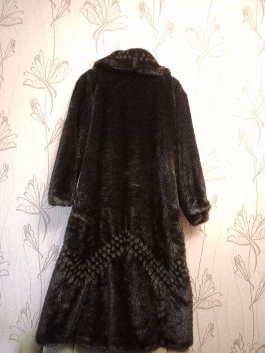 продам женскую искусственную шубу.