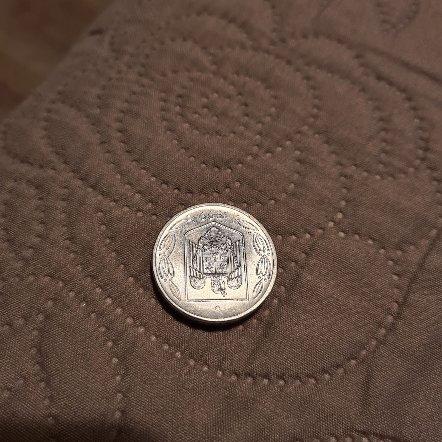 Vând moneda 500 lei veche