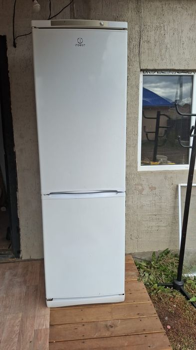 Холодильник Indesit