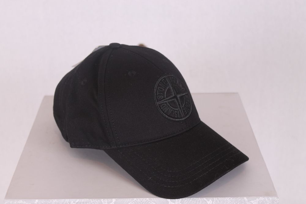 Мъжка шапка с козирка