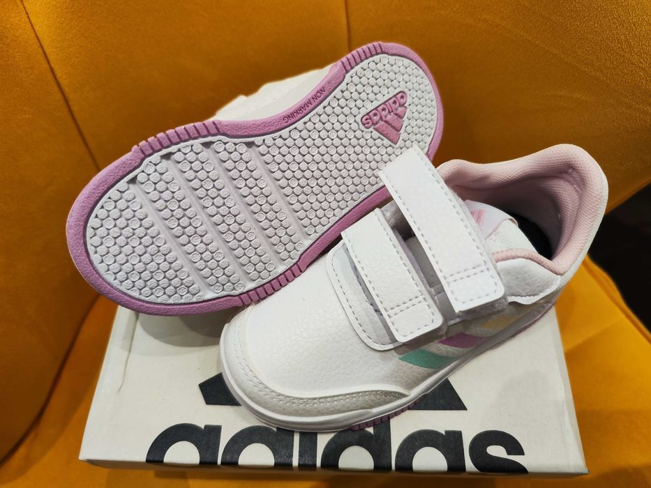 Детски маратонки adidas, номер 25, НОВИ, за момиче