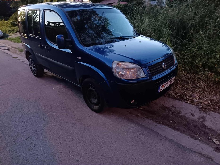 Vând sau schimb masina