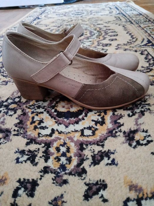 Дамски обувки с ток