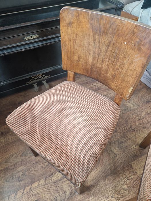 Три броя столове