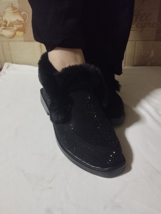 Yangi ichi mexli usti toshli past poshnali etik. Turkiya maxsuloti