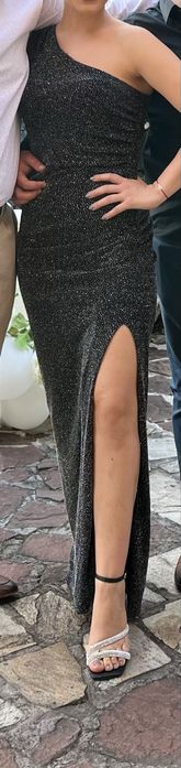 Рокля в перфектно състояние.