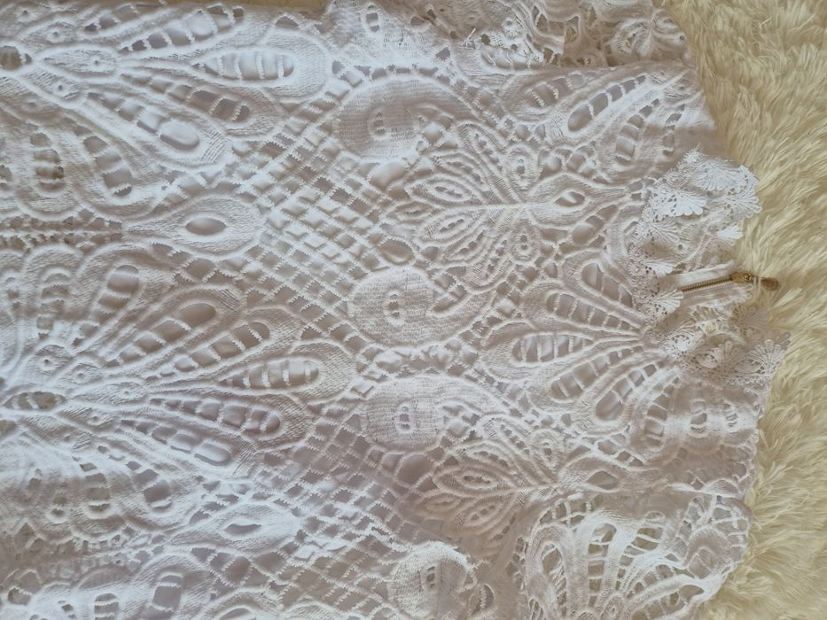 Бяла дантелена блуза