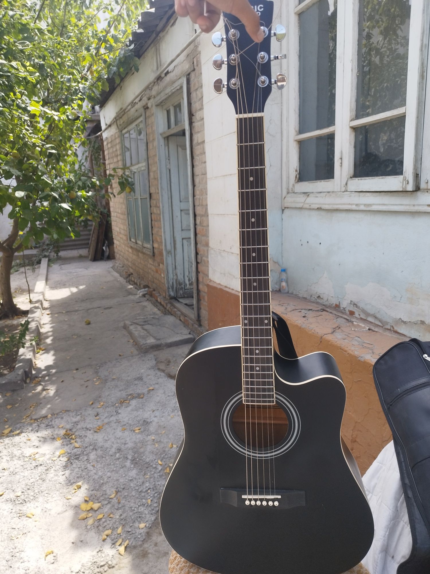 Akustik gitara 40 diumlik
