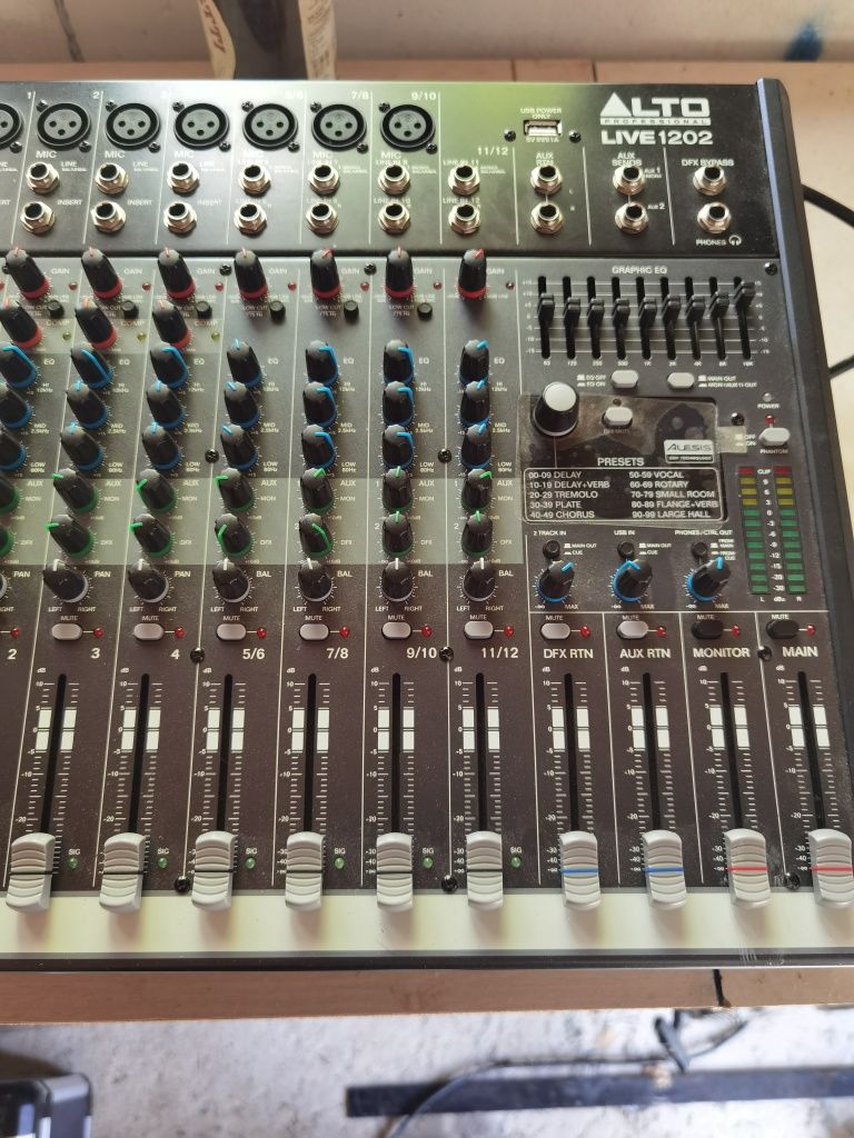 Mixer Alto 1202 live