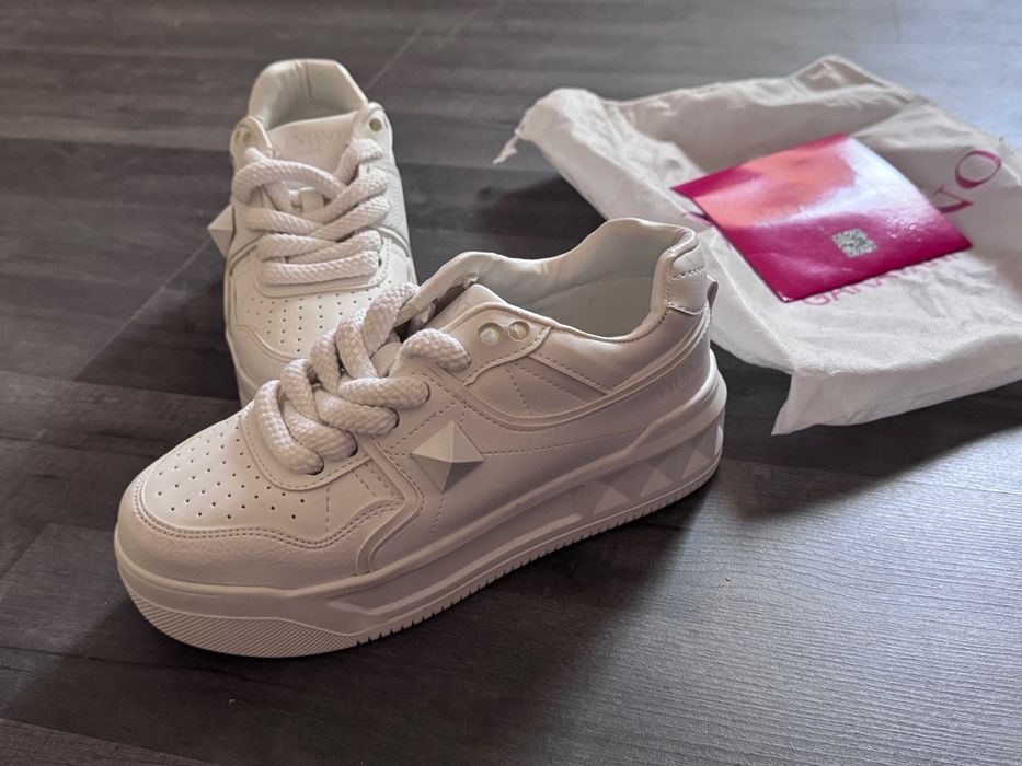 Adidasi Valentino - noi