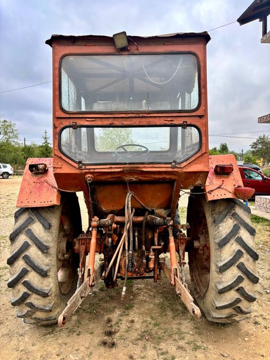 Vând tractor U650