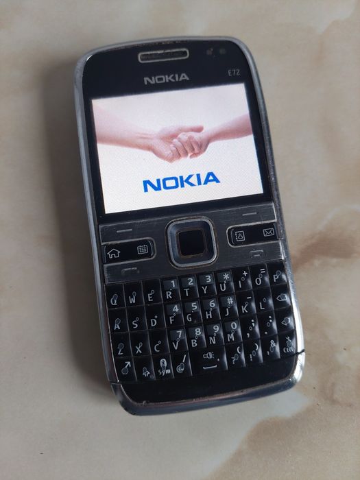 [E72] Vând Nokia E72, în stare bună dar cu probleme la încărcare /poze